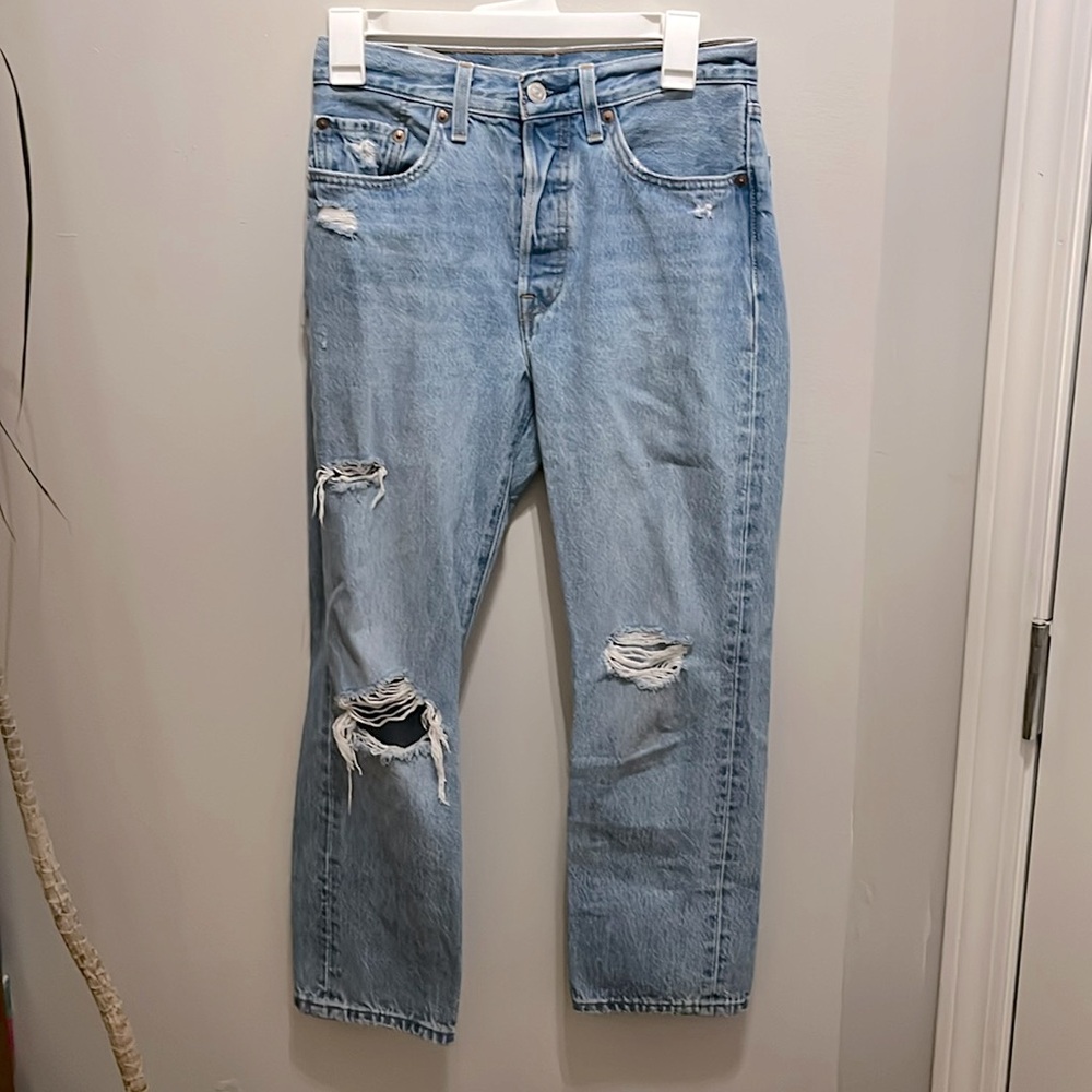 EUC Levi’s 501 size 2 women’s button front distressed straight jean